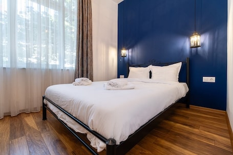 2 bedrooms, iron/ironing board, travel cot, WiFi. City Center Retro Chic Kapana 2-Bed Apartment