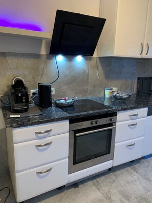 雪櫃、焗爐、爐具、洗碗機