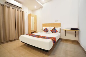 Egyptian cotton sheets, premium bedding, in-room safe, free WiFi