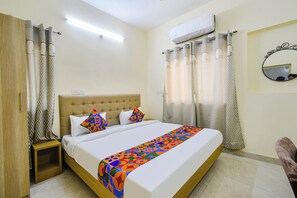 Egyptian cotton sheets, premium bedding, in-room safe, free WiFi - Fabhotel Rk Suites (Hyderabad)