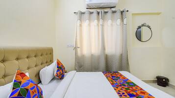 Egyptian cotton sheets, premium bedding, in-room safe, free WiFi