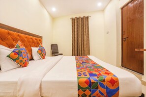 Egyptian cotton sheets, premium bedding, in-room safe, free WiFi - Fabhotel Standard Inn (Prayagraj)