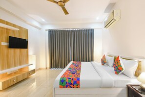 Egyptian cotton sheets, premium bedding, in-room safe, free WiFi