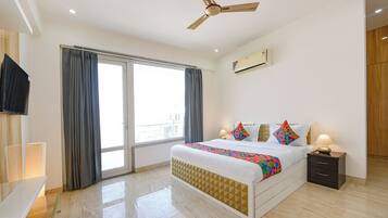 Deluxe Room | Egyptian cotton sheets, premium bedding, in-room safe, free WiFi