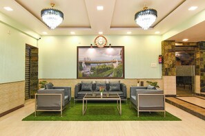 Lobby sitting area - Fabhotel Prime Familto (Baruipur)