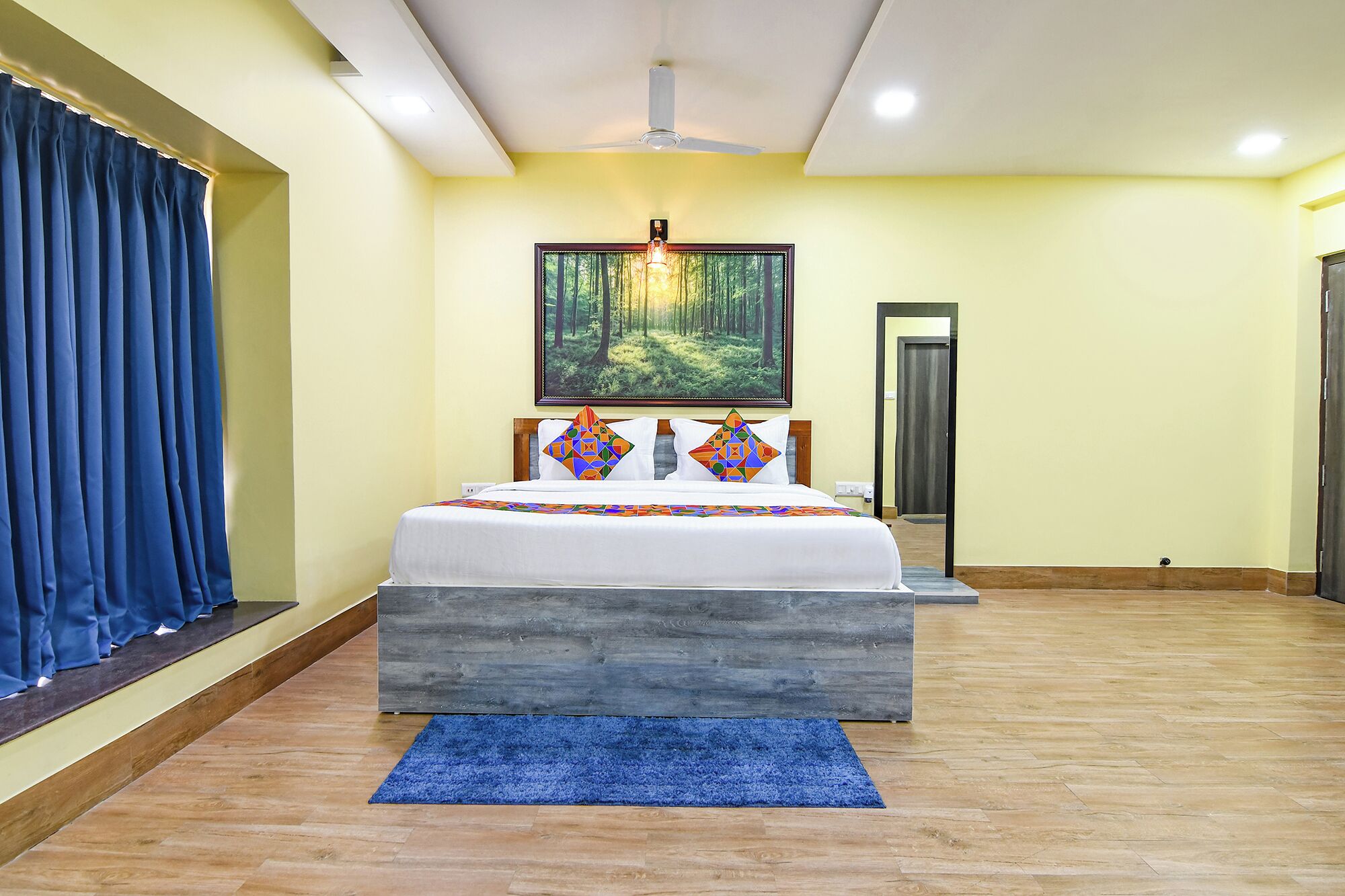 Egyptian cotton sheets, premium bedding, in-room safe, free WiFi