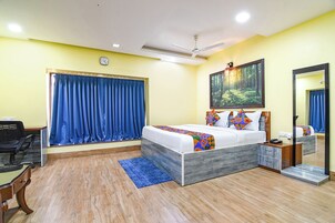 Egyptian cotton sheets, premium bedding, in-room safe, free WiFi