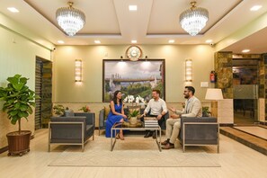 Lobby sitting area - Fabhotel Prime Familto (Baruipur)