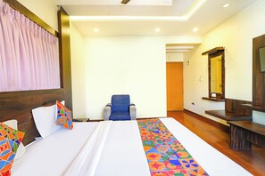 Egyptian cotton sheets, premium bedding, in-room safe, free WiFi
