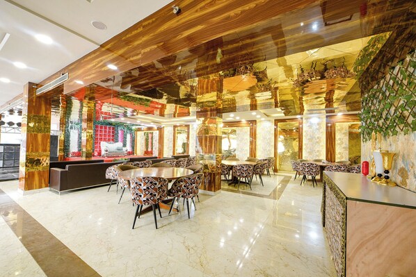 Restaurant - Fabhotel Prime The Golden Petals & Banquet (Greater Noida)