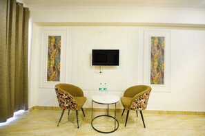 Dining - Fabhotel Prime The Golden Petals & Banquet (Greater Noida)