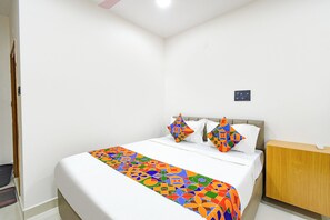 Deluxe Room | Egyptian cotton sheets, premium bedding, in-room safe, free WiFi - Fabhotel Elegance (Hyderabad)