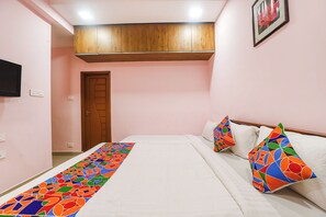 Egyptian cotton sheets, premium bedding, pillow-top beds, in-room safe - Fabhotel Hathvik Park (Chennai)