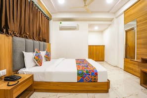 Egyptian cotton sheets, premium bedding, pillow-top beds, in-room safe