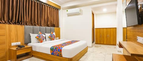 Egyptian cotton sheets, premium bedding, pillowtop beds, in-room safe