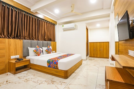 Egyptian cotton sheets, premium bedding, pillowtop beds, in-room safe