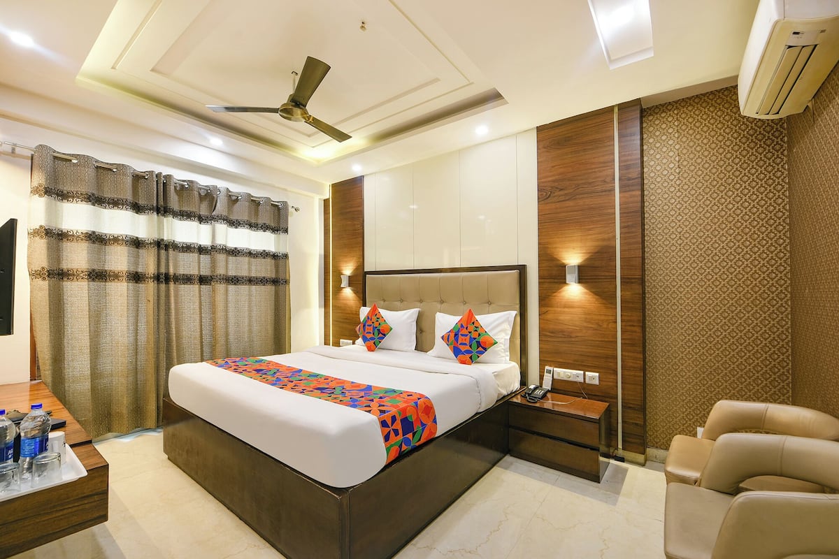 Egyptian cotton sheets, premium bedding, in-room safe, free WiFi