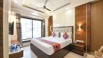 Egyptian cotton sheets, premium bedding, in-room safe, free WiFi