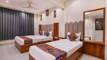 Egyptian cotton sheets, premium bedding, in-room safe, free WiFi