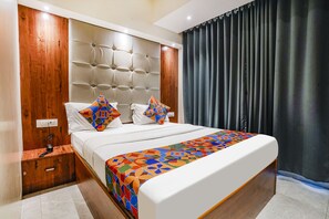 Egyptian cotton sheets, premium bedding, in-room safe, free WiFi