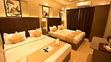 Premium Room | Egyptian cotton sheets, premium bedding, pillow-top beds, in-room safe