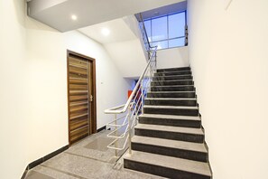 Lobby - Fabhotel The Botanica (Hyderabad)