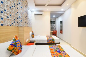 Egyptian cotton sheets, premium bedding, pillow-top beds, in-room safe - Fabhotel The Botanica (Hyderabad)