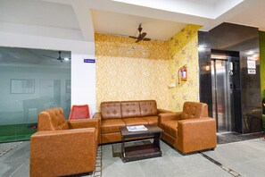 Lobby sitting area - Fabhotel The Botanica (Hyderabad)