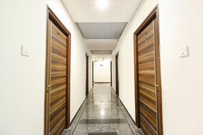 Lobby - Fabhotel The Botanica (Hyderabad)