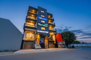 Property entrance - Fabhotel Tree House (New Delhi)