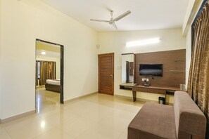 Lobby sitting area - Fabhotel Shalom Indus Residency (Candolim)