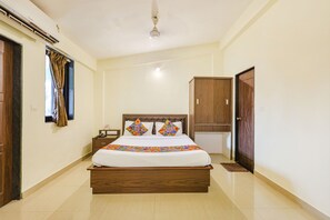 Egyptian cotton sheets, premium bedding, pillow-top beds, in-room safe