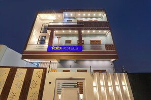 Front of property - Fabhotel Hridyam Madhuram (Faizabad)