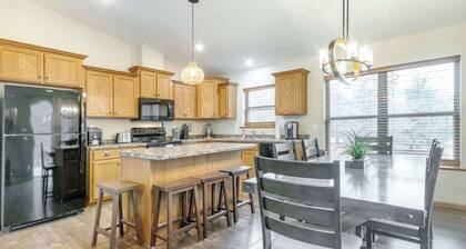 Eagle Trail Escape - Pool and Beach Access!