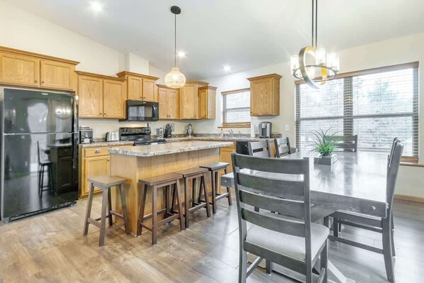 Fridge, microwave, oven, stovetop - Eagle Trail Escape - Pool and Beach Access! (Nekoosa)