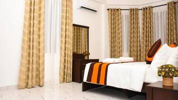 Firemannsrom – deluxe, hageutsikt | Skrivebord, lydisolert, strykejern/-brett og wi-fi (inkludert)