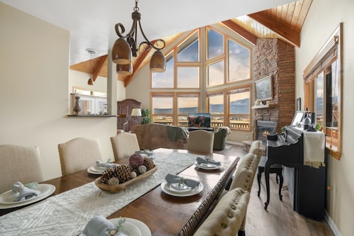 Hot tub, Forest edge, fireplaces game room