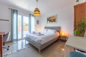 5 slaapkamers, een strijkplank/strijkijzer, wifi, beddengoed