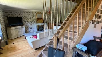 3 slaapkamers, een strijkplank/strijkijzer, reisbedje, wifi