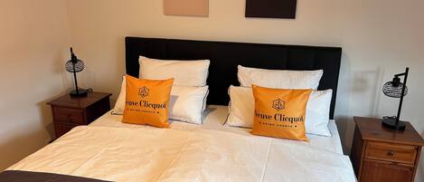 3 bedrooms, Internet, bed sheets