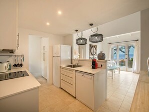 Fridge, dishwasher, coffee/tea maker, toaster