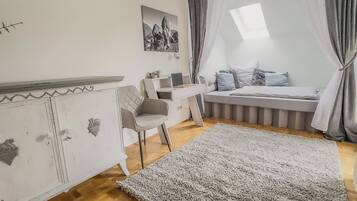 4 bedrooms, bed sheets