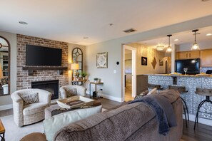 Smart TV, fireplace
