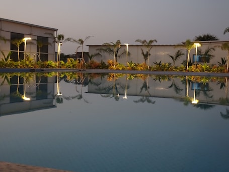 Outdoor pool. SIMBOR BEACH RESORT