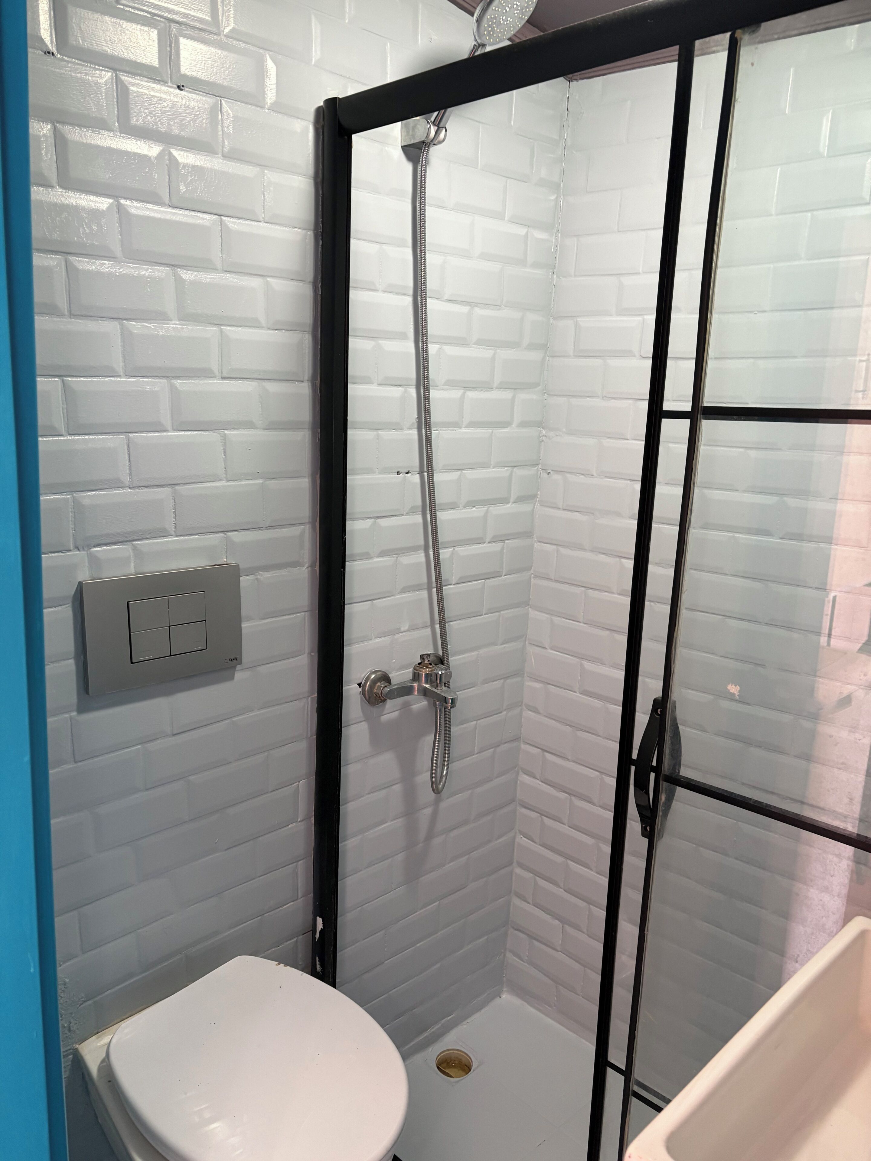 Departamento exclusivo | Baño | Regadera, amenidades de baño gratuitas, secadora de cabello, pantuflas 