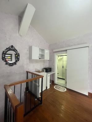 Minibaari, silitysrauta/-lauta, ilmainen Wi-Fi, vuodevaatteet