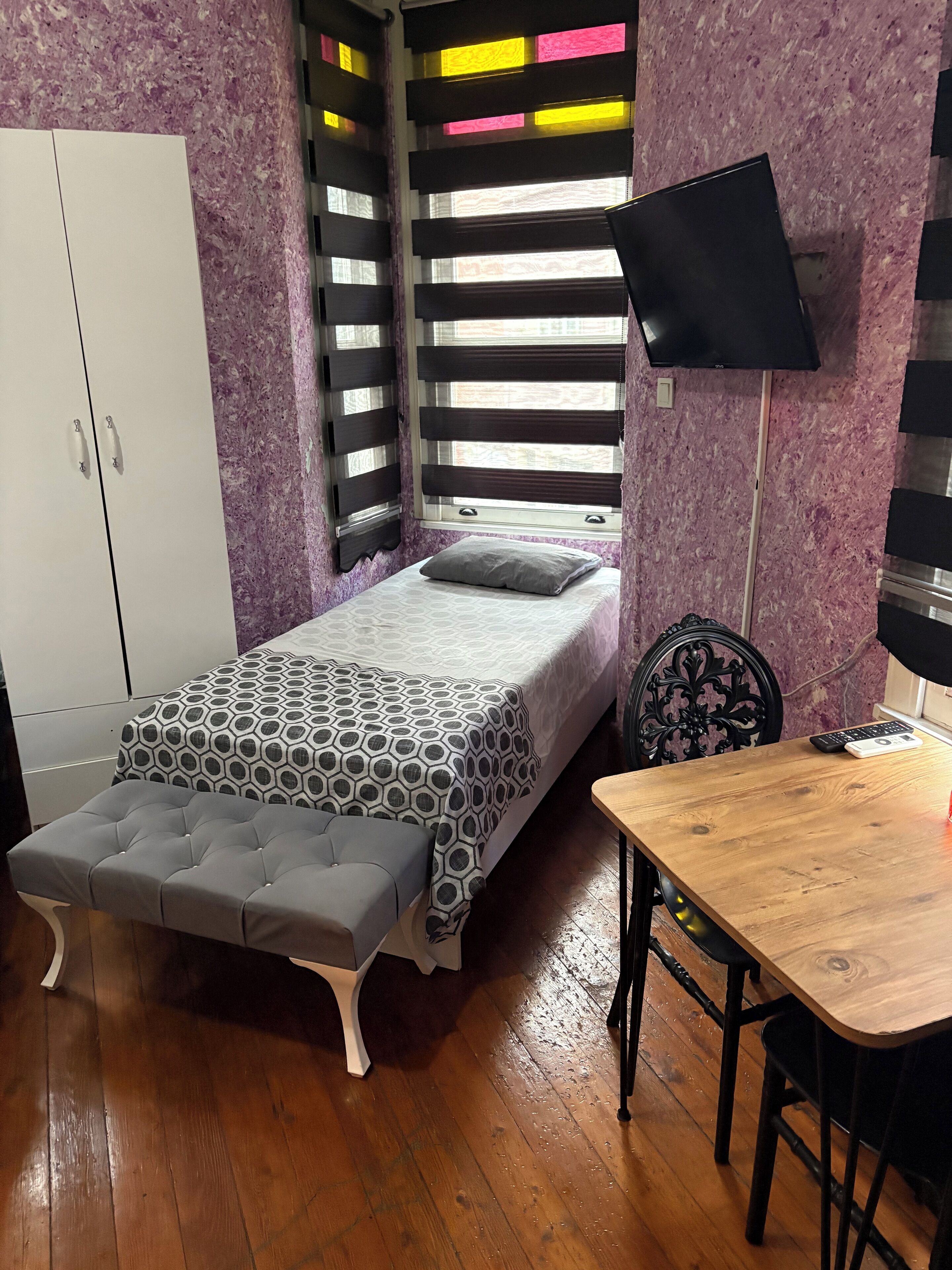 Classic Triple Room | Minibar, iron/ironing board, free WiFi, bed sheets
