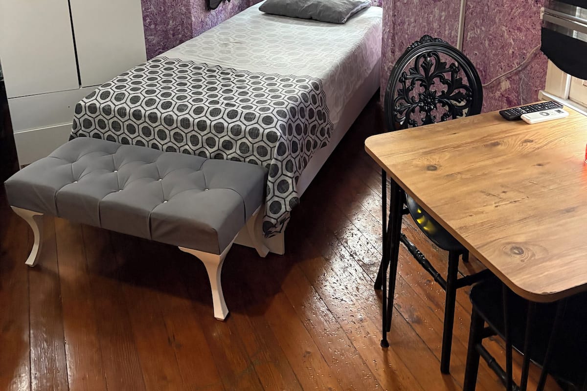 Kolmen hengen classic-huone | 1 makuuhuone, minibaari, silitysrauta/-lauta, ilmainen Wi-Fi