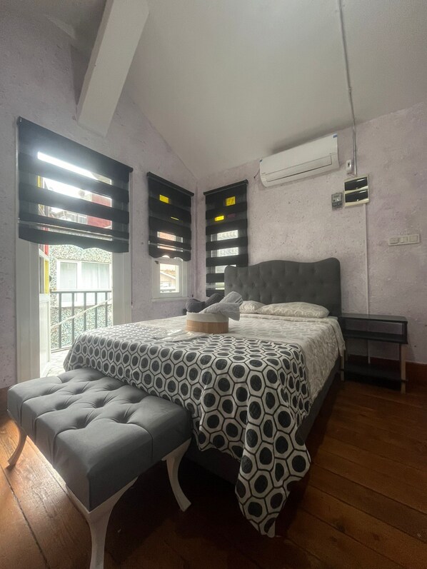 Minibar, iron/ironing board, free WiFi, bed sheets