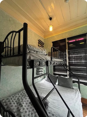 Habitación económica | 1 dormitorio, minibar, tabla de planchar con plancha y wifi gratis
